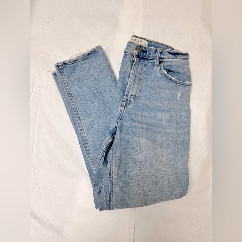 Abercrombie & Fitch The 90’s Straight Ultra High Rise Jean 🍒